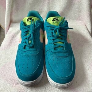 Nike Air Force 1
Oracle Aqua Men’s Size 10.5